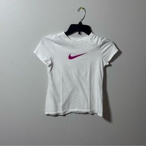 Nike The Nike Tee Kids White T-Shirt Athletic Cut Girls size M.